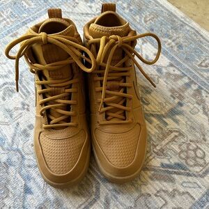 Nike Men’s Court Borough Mid Size 8